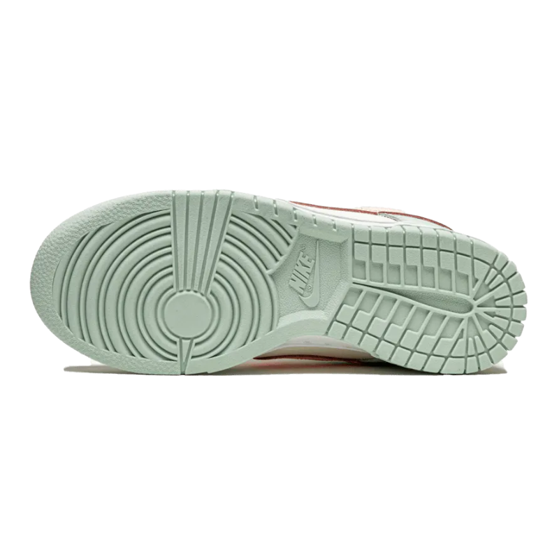 Dunk Low Barely Green (W)