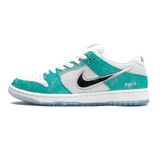 Skateboardy Nike Dunk Low SB x April „Turbo Green“