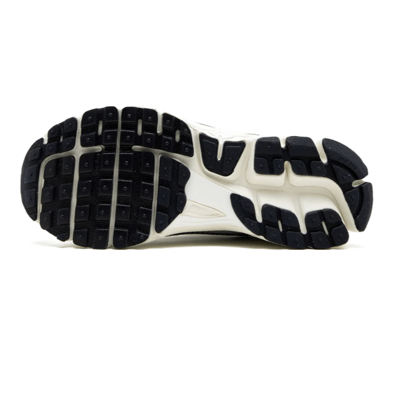 Nike Zoom Vomero 5 Photon Dust Metallic Silver – EKICKS Nike Zoom Vomero 5 Photon Dust Metallic Silver – EKICKS